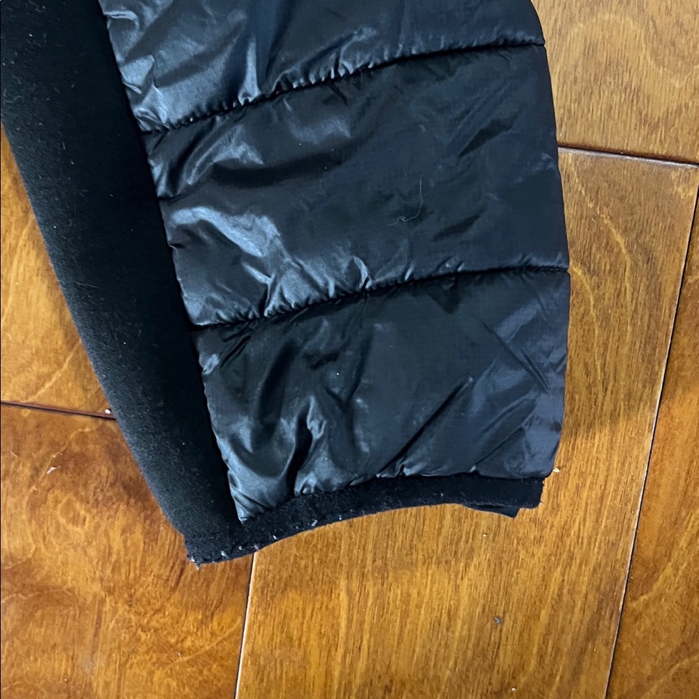 GUESS Black Quilted Hooded Jacket Size M Full Zip Lightweight Puffer Outdoor - Picture 9 of 12